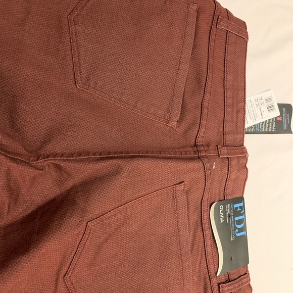 NEW FDJ OLIVIA STRAIGHT LEG MID RISE WINE DOT JEAN - Picture 4 of 8